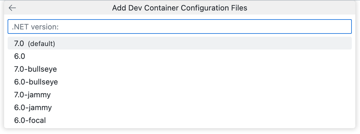 Captura de pantalla de la lista desplegable "Agregar archivos de configuración de contenedor de desarrollo", que muestra una variedad de versiones de .NET, incluida "7.0 (valor predeterminado)."