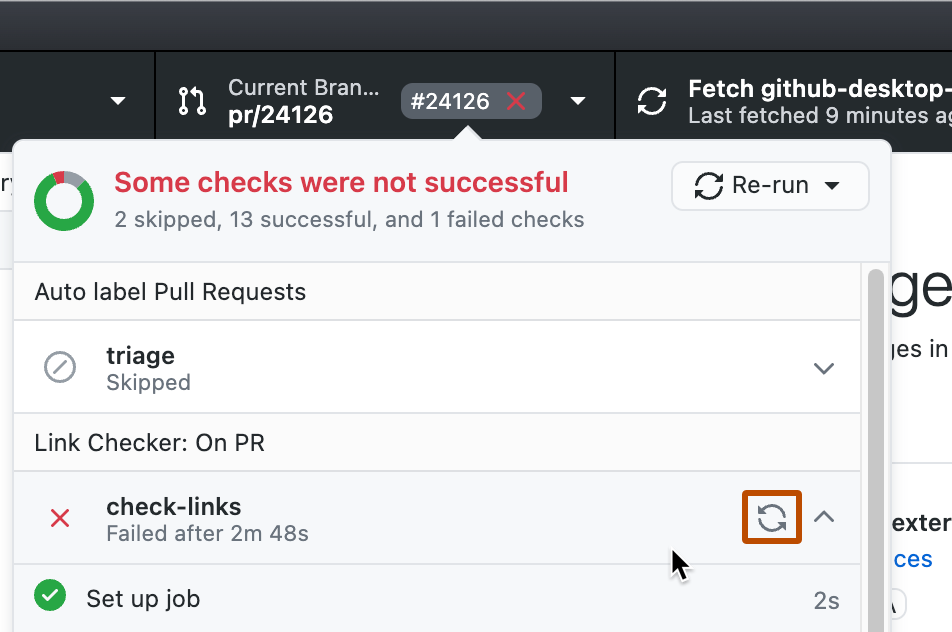 Screenshot von einer Dropdownansicht eines Pull Request-Labels. Der Cursor zeigt auf ein Häkchen. Ein Symbol mit zwei Pfeilen, die einen Kreis bilden, ist orange umrandet.